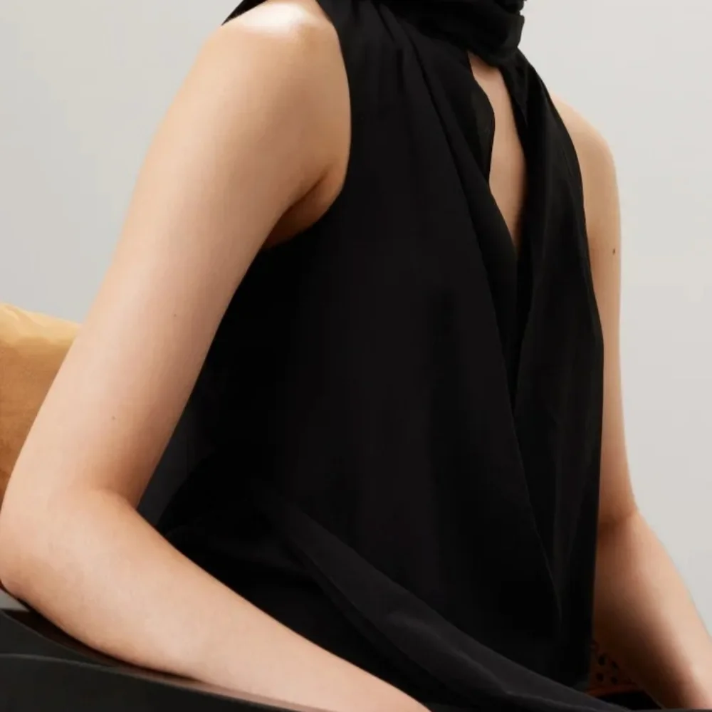 Elegant Black Maxi Dress - Picture 8 of 11